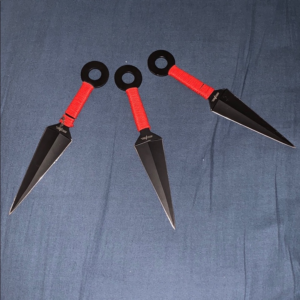 Throwing knives